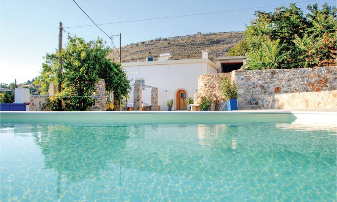 Malaxa House | 65 m² House ∙ 2 bedrooms ∙ 4 guests