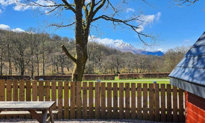 Roybridge Ski Chalet | 77 m² Chalet ∙ 2 bedrooms ∙ 5 guests