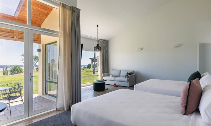 Beachlands Resort | 84 m² Resort ∙ 2 bedrooms ∙ 20 guests