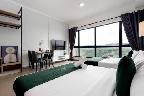 Sungai Penchala Apartment | 9 Mossaz skypool 5mins to 1U and Ikea atEmpire City by Light House