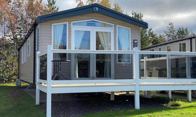 Prestonpans Cabin | 90 m² Lodge ∙ 3 bedrooms ∙ 4 guests