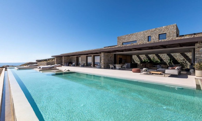 Agios Ioannis Villa | 900 m² Villa ∙ 10 bedrooms ∙ 20 guests