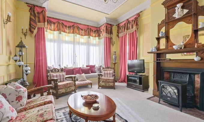 Launceston CBD Cottage | Aphrodites love is in the air.
