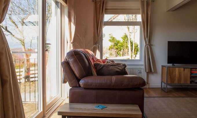 Eyre Villa | Beautiful private villa for 7 people with WIFI, TV, patio, pets allowed and panoramic view