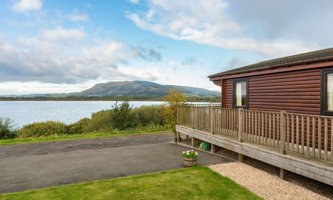 Kinross House | Beautiful private villa for 4 people with WIFI, TV, balcony and pets allowed