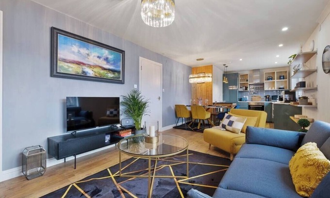 Findhorn Condo | Boutique Beachside Apartment with Jacuzzi Bath