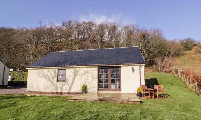 Rothesay Cottage | Cabin ∙ 1 bedroom ∙ 2 guests