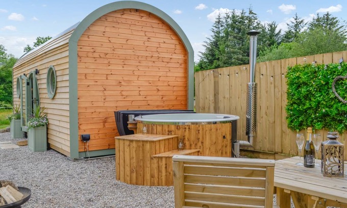 Straiton Cottage | Cabin ∙ 1 bedroom ∙ 2 guests