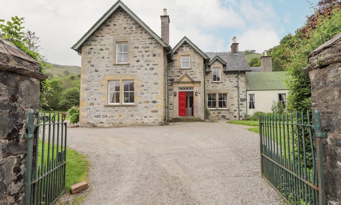 Letterfearn Cottage | Cabin ∙ 10 bedrooms ∙ 17 guests