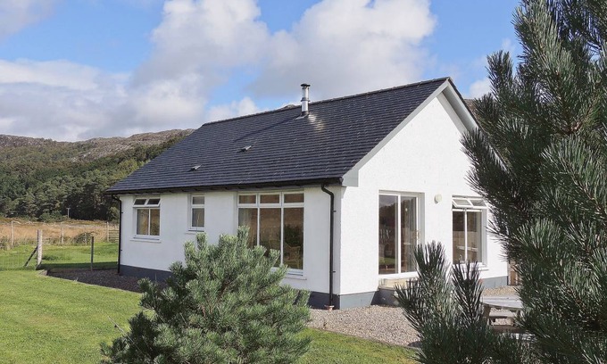 Acharacle Cottage | Cabin ∙ 2 bedrooms ∙ 4 guests