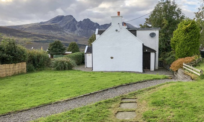 Torrin Cottage | Cabin ∙ 2 bedrooms ∙ 4 guests