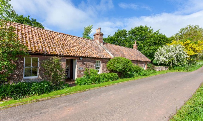 Dunbar Cottage | Cabin ∙ 2 bedrooms ∙ 4 guests