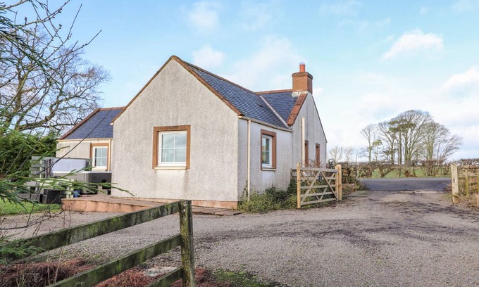 Lockerbie Cottage | Cabin ∙ 2 bedrooms ∙ 4 guests