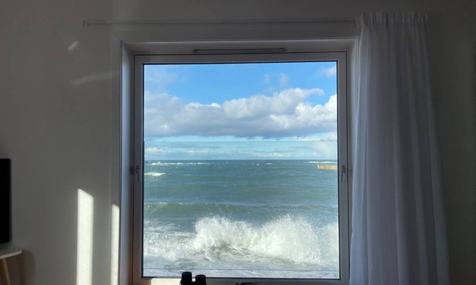 Eyemouth Cottage | Cabin ∙ 2 bedrooms ∙ 3 guests