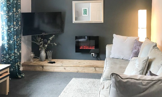 Girvan Cottage | Cabin ∙ 2 bedrooms ∙ 4 guests