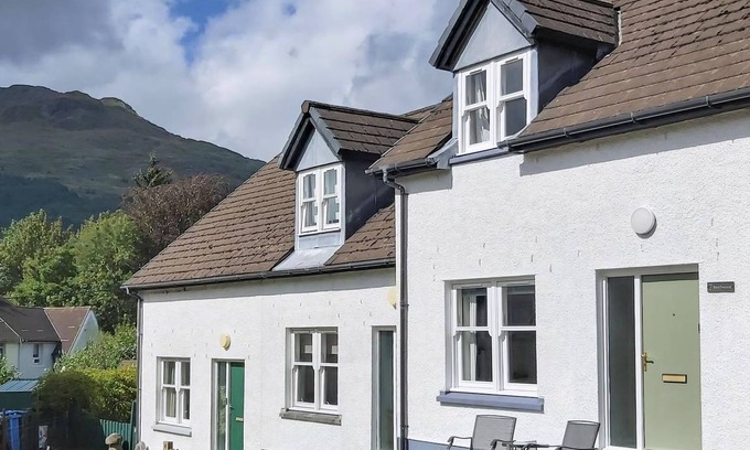 Arrochar Cottage | Cabin ∙ 2 bedrooms ∙ 4 guests