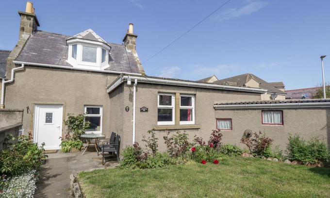 Burghead Cottage | Cabin ∙ 2 bedrooms ∙ 5 guests
