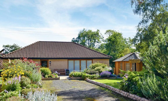 Kirknewton Cottage | Cabin ∙ 2 bedrooms ∙ 5 guests