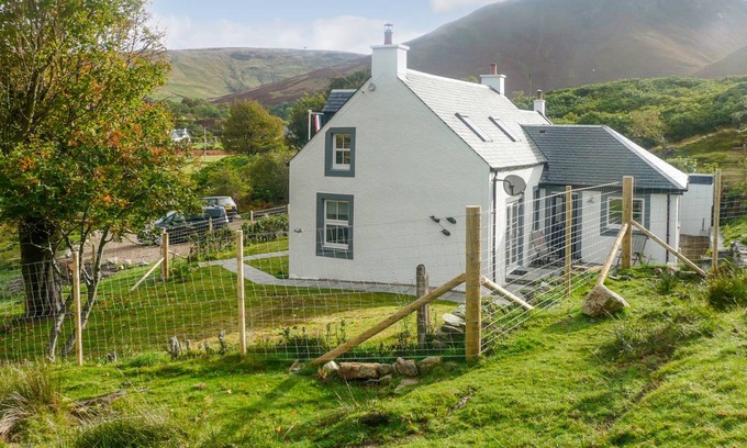 Lochranza Cottage | Cabin ∙ 2 bedrooms ∙ 4 guests