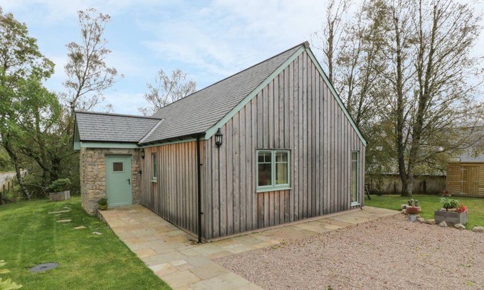 Roybridge Cottage | Cabin ∙ 2 bedrooms ∙ 4 guests