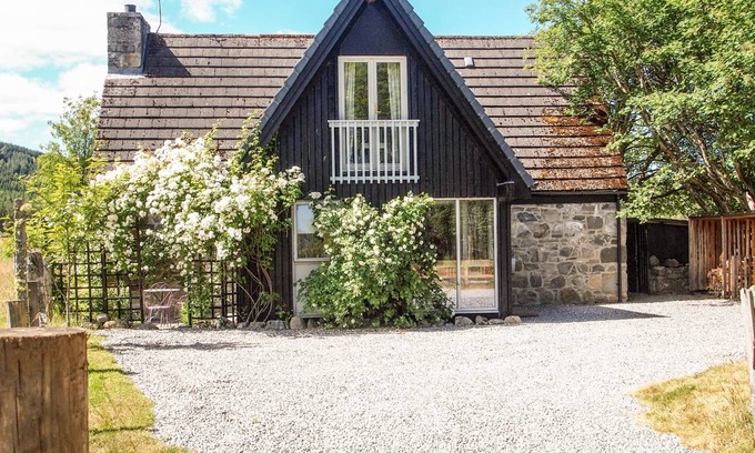 Kingussie Cottage | Cabin ∙ 3 bedrooms ∙ 6 guests
