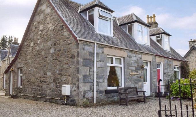 Aberfeldy Cottage | Cabin ∙ 3 bedrooms ∙ 5 guests