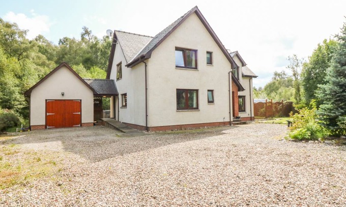 Roybridge Cottage | Cabin ∙ 3 bedrooms ∙ 6 guests