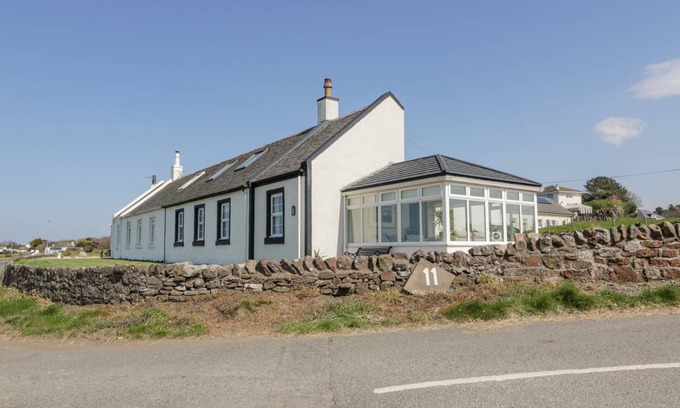 Turnberry Cottage | Cabin ∙ 3 bedrooms ∙ 6 guests