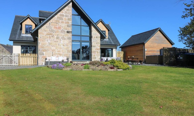 Ellon Cottage | Cabin ∙ 4 bedrooms ∙ 8 guests