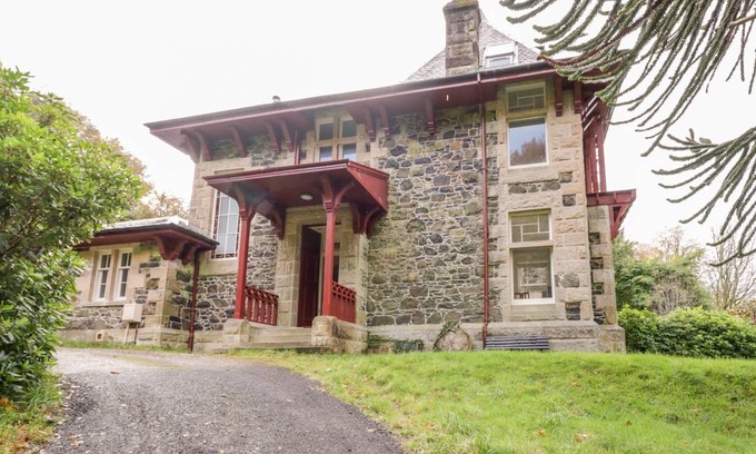 Rothesay Cottage | Cabin ∙ 5 bedrooms ∙ 10 guests