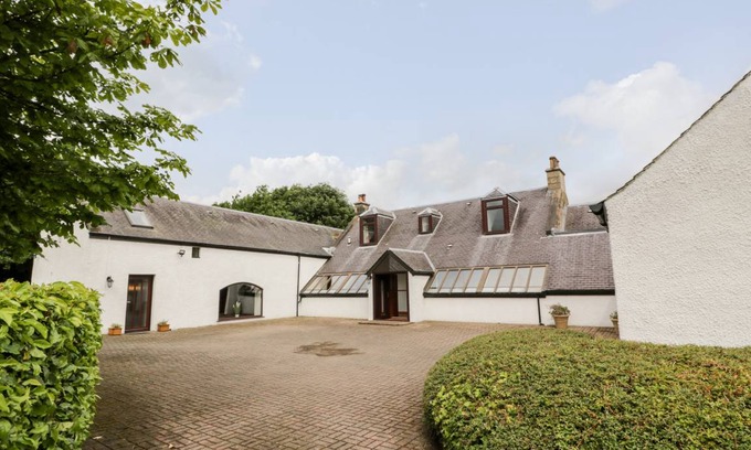 Falkirk Cottage | Cabin ∙ 5 bedrooms ∙ 10 guests