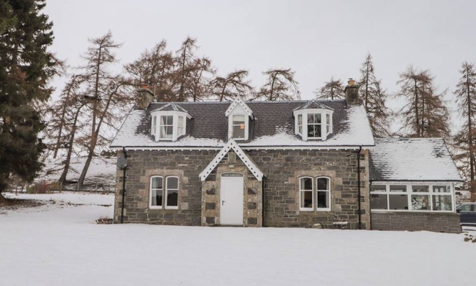 Kingussie Cottage | Cabin ∙ 5 bedrooms ∙ 10 guests