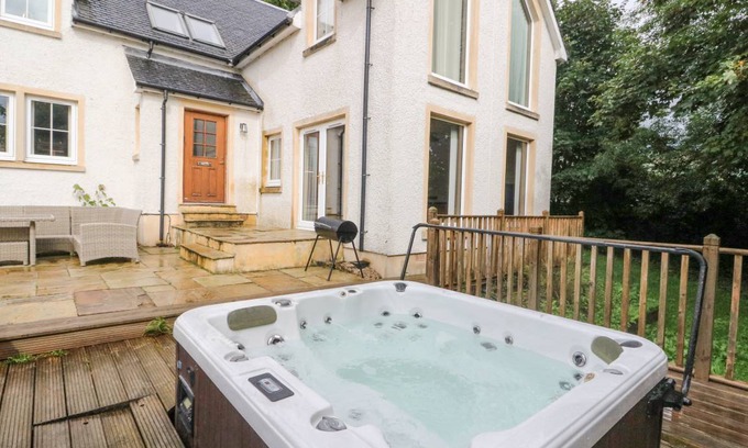 Killin Cottage | Cabin ∙ 5 bedrooms ∙ 9 guests