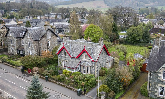 Aberfeldy Cottage | Cabin ∙ 5 bedrooms ∙ 10 guests