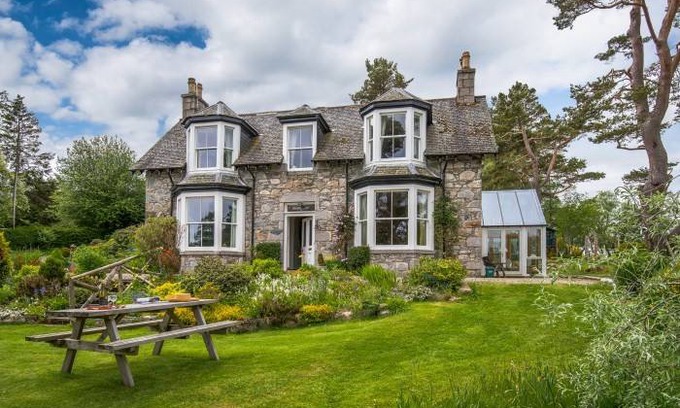 Braemar Cottage | Cabin ∙ 6 bedrooms ∙ 12 guests