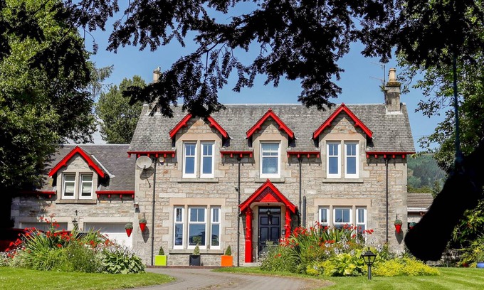 Pitlochry Cottage | Cabin ∙ 7 bedrooms ∙ 14 guests