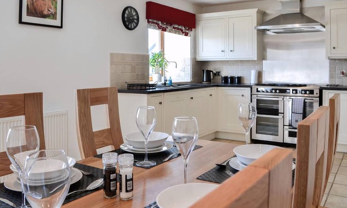 Castle Douglas Cottage | Cabin ∙ 3 bedrooms ∙ 6 guests