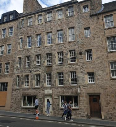Old Town Apartment | Canongate - Spacious and historic 2 bed flat on Royal Mile