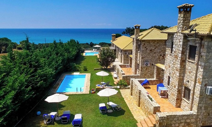 Vromonerion House | Caretta B House in Rikia Romanos Messinia Greece
