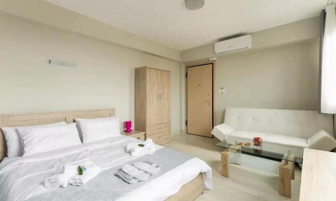 Thessaloniki City Centre Apartment | Caravanserai Studio 1
