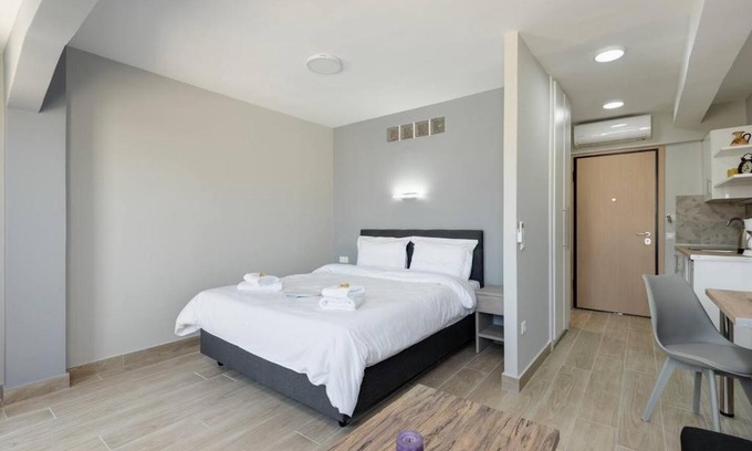 Thessaloniki City Centre Apartment | Caravanserai Studio 7