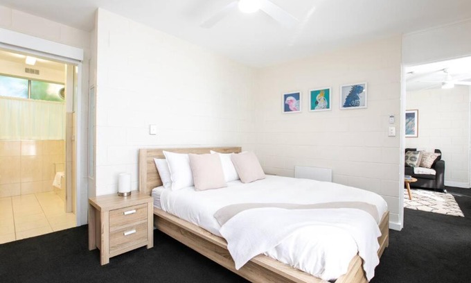 Launceston CBD Apartment | CBD apartment by the park. WiFi and Parking