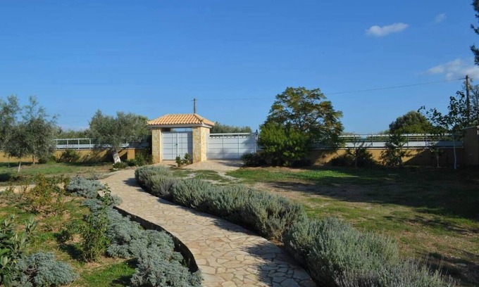 Oropos House | Charming 3-bedroom house in lovely Oropioi with AC