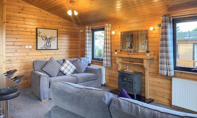 Newton Stewart Ski Chalet | Comfortable and spacious lodge with two doubles, one with en suite shower.