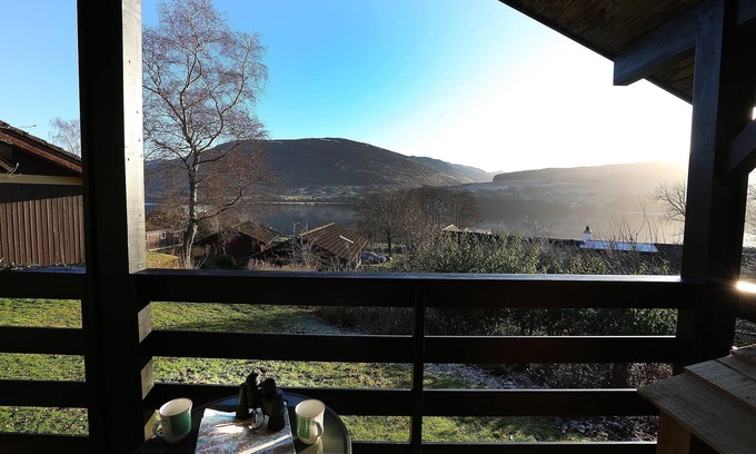 Lochearnhead Apartment | Cosy Modern Nordic Lodge w/ Loch View + Log Burner