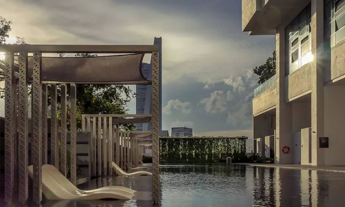 Kuala Lumpur Condo | Couple’s Getaway|Modern +Roof Garden Vacation Home