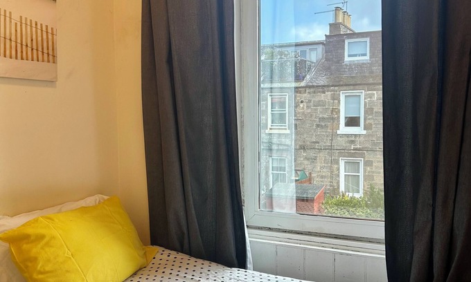 Leith House | Cozy bedroom in Edinburgh city
