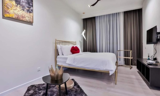 Malaysian Police Training Centre Apartment | Deluxe King Suite with Garden View 11