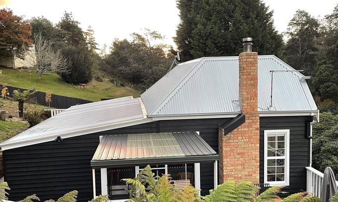 Derby Cottage | Derby Phoenix-great base for mountain biking, floating sauna or touring
