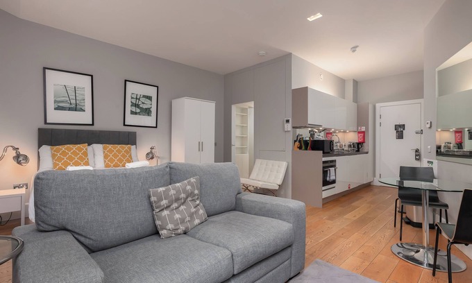 New Town Apartment | Destiny Scotland - St. Andrew Square Apartments
